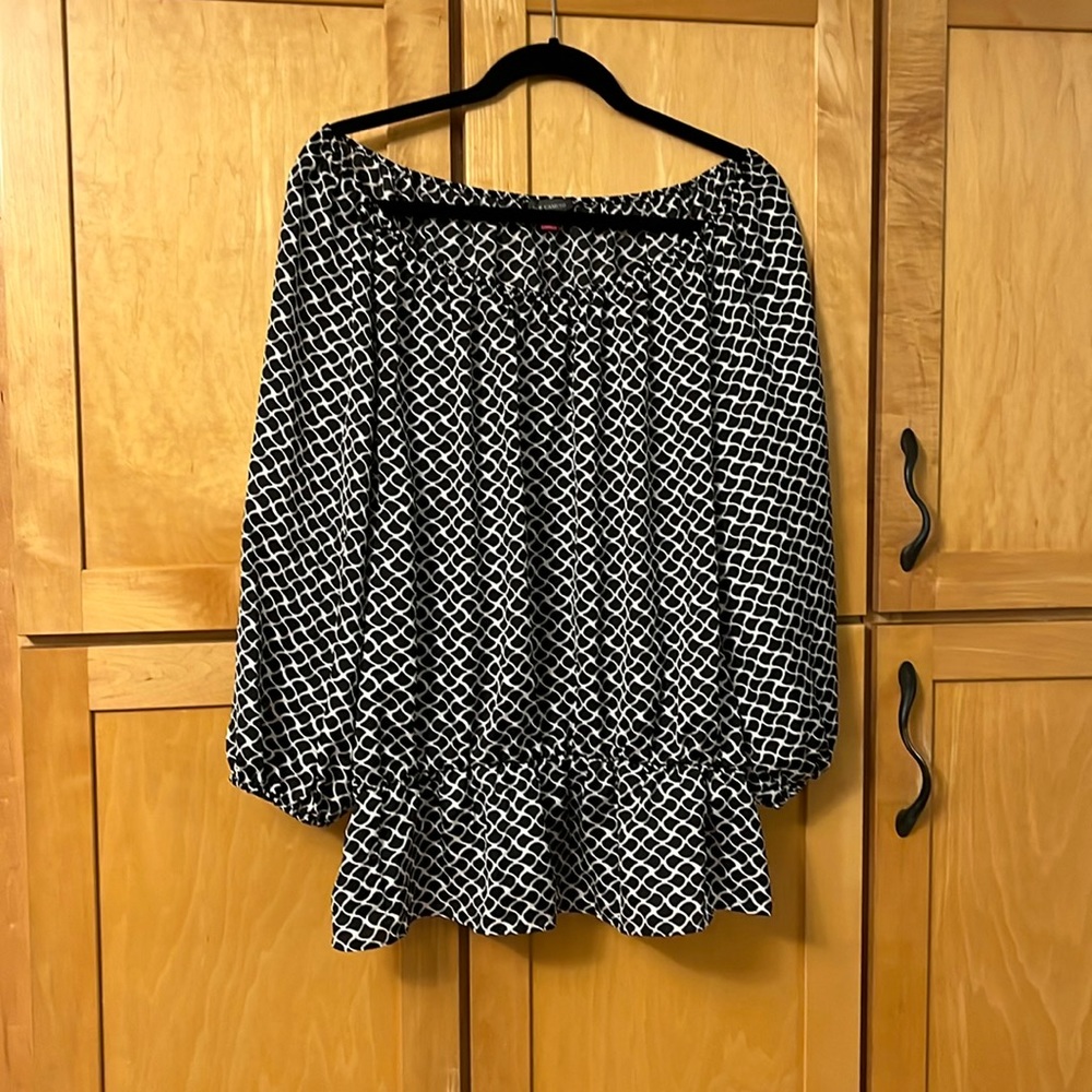 Vince Camuto Black and White print blouse size XL